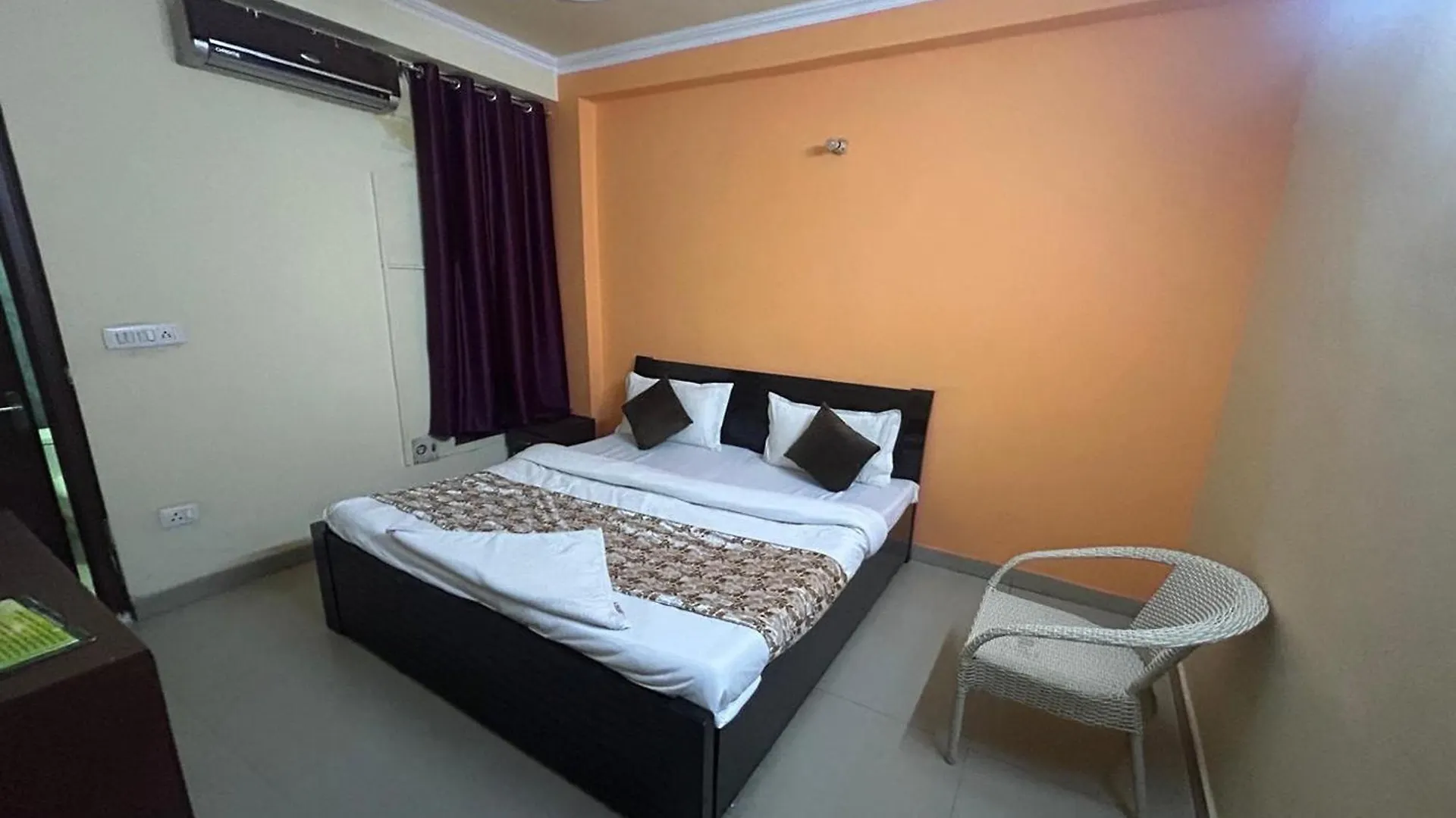 Hotel Sunlight Inn 뉴델리 3*,